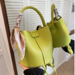 Advanced texture women's bag autumn and winter new style bag niche design crossbody bag fashionable portable water Bucket bag