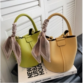 Advanced texture women's bag autumn and winter new style bag niche design crossbody bag fashionable portable water Bucket bag